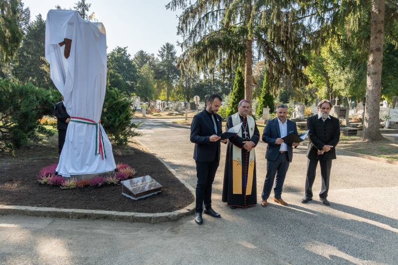 Szent Mihaly szobor_10.jpg